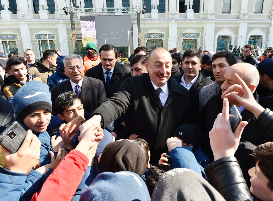Prezident “Tarqovı”da sakinlərlə görüşdü - FOTOLAR - VİDEO