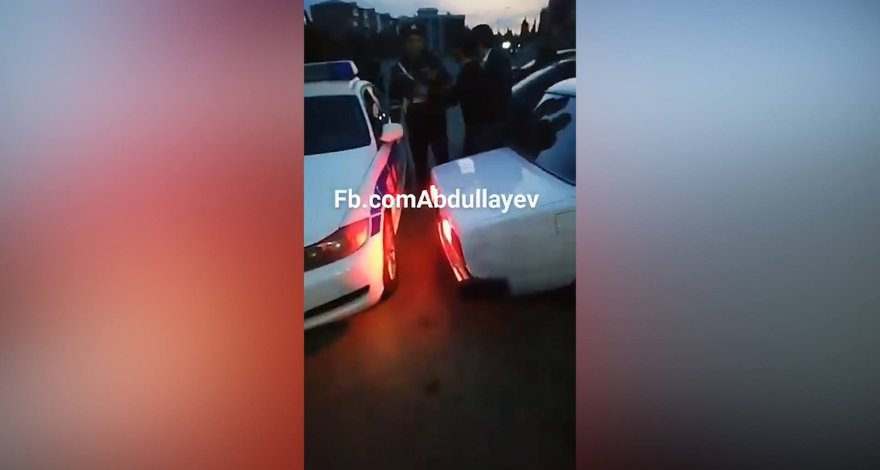 В Азербайджане автохулиган наехал на автомобиль дорожной полиции - ВИДЕО