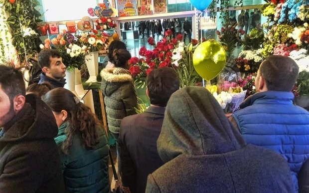 Ажиотаж в цветочных магазинах Баку - ЦЕНЫ 