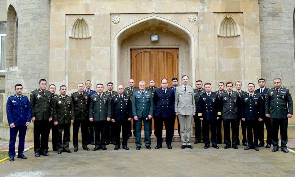 Мобильная группа НАТО провела курсы в Баку