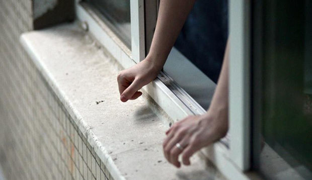 В Баку 15-летняя девочка выбросилась с 16 этажа
