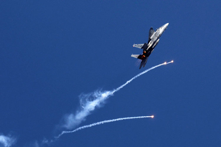 Израиль начал наносить удары по сектору Газа