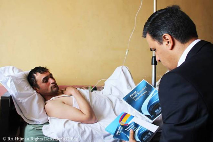 Армянский омбудсмен посетил в больнице гражданина Азербайджана