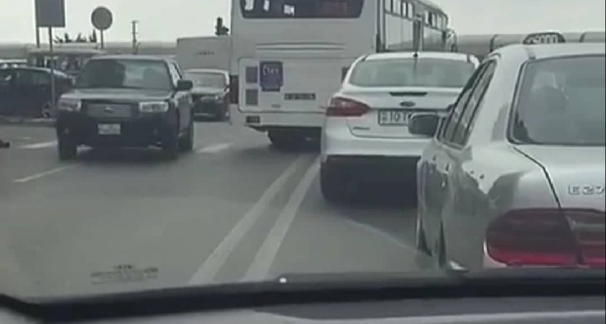 Автобус в Баку грубо нарушил ПДД - ВИДЕО 