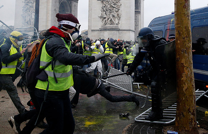 В Париже полиция задержала более 50 участников акций протеста
