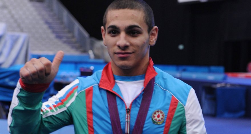 У азербайджанского тяжелоатлета отняли олимпийскую медаль