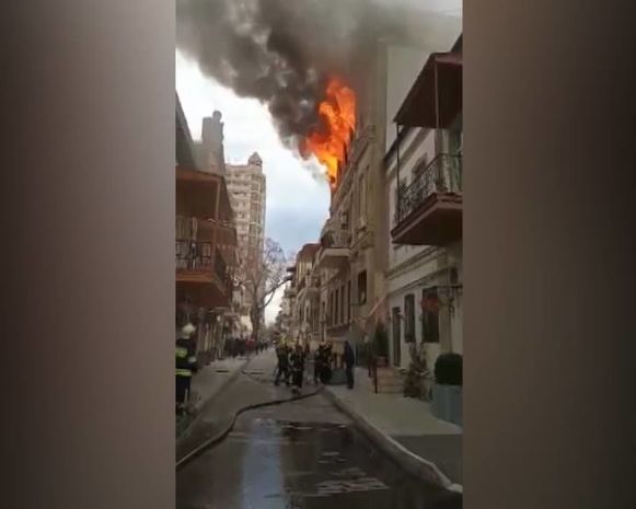 Пожар в Доме культуры в Баку - ВИДЕО
