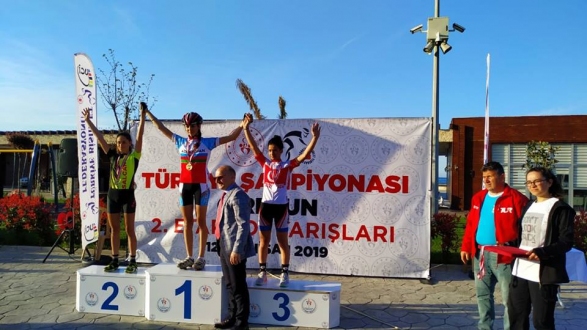 Азербайджанская велосипедистка победила в чемпионате Турции