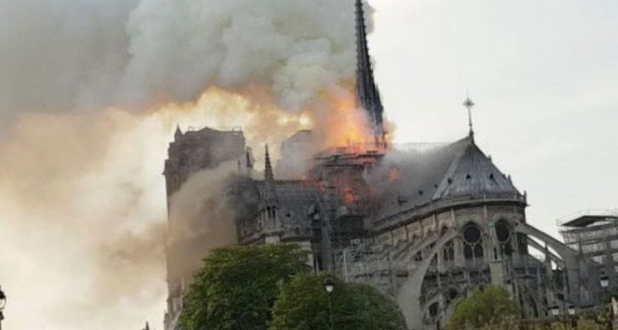 Пожар в соборе Парижской Богоматери потушен - ВИДЕО