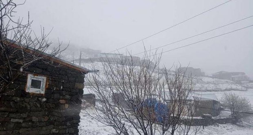 В Азербайджане выпал снег - ВИДЕО