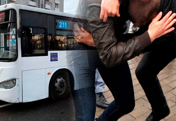 Bakıda avtobus sürücülərinin qanlı davası – İnsanların gözü qarşısında barmağını kəsdi