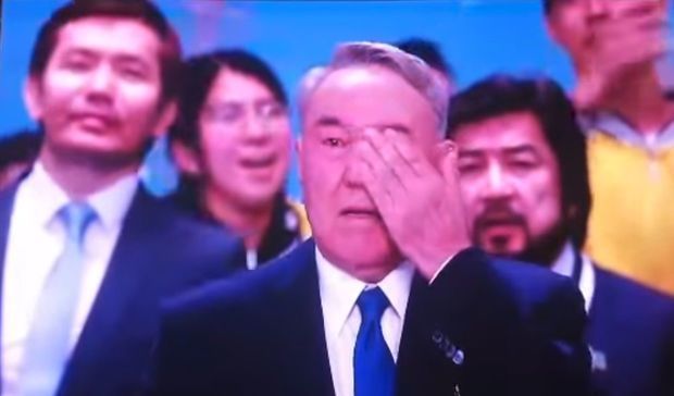 Nazarbayev ağladı - VİDEO