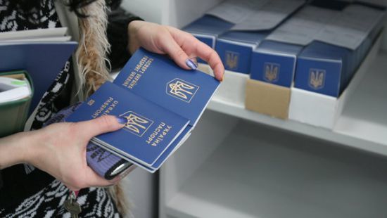 В Киеве предлагают дать паспорта российским украинцам