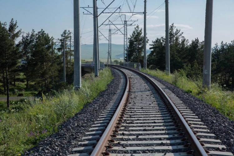 В Азербайджане поезд сбил 10-летнего школьника