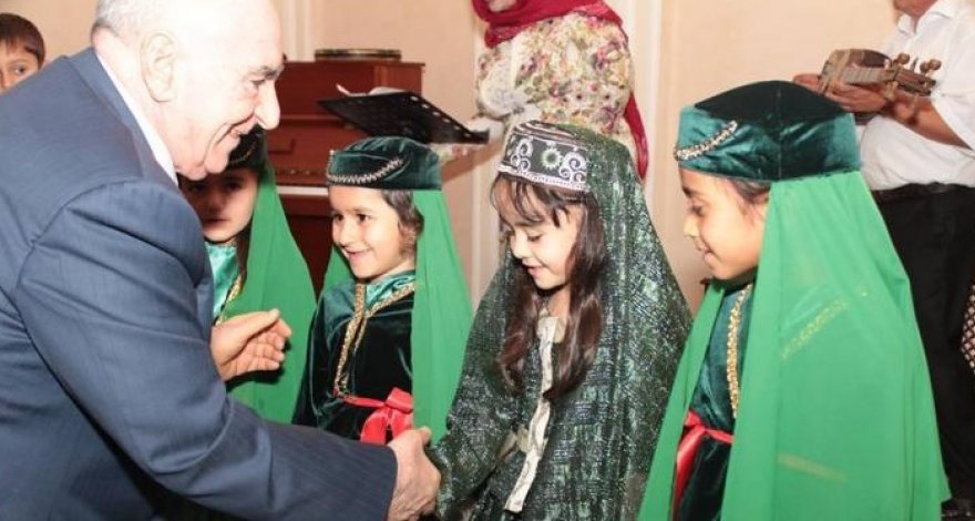 Председатель Совета аксакалов поздравил детей