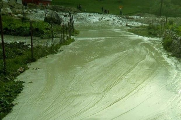 Doludan sonra baş verən palçıq axını fəsadlara səbəb oldu - FOTO