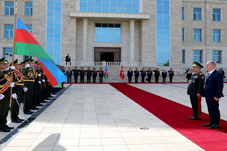 В Нахчыване состоялась встреча министров обороны Азербайджана и Турции