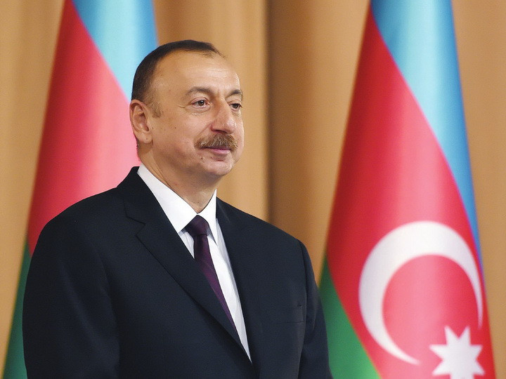 Президент Ильхам Алиев наградил работников здравоохранения