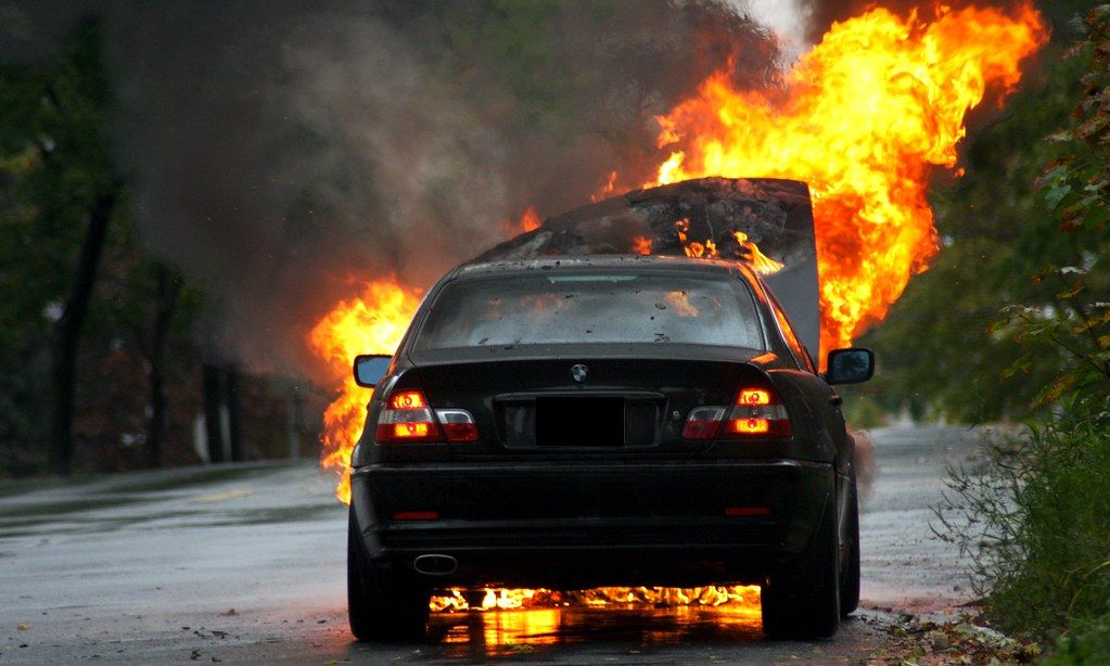 Bakıda BMW yandı: Sürücüsü öldü - Video
