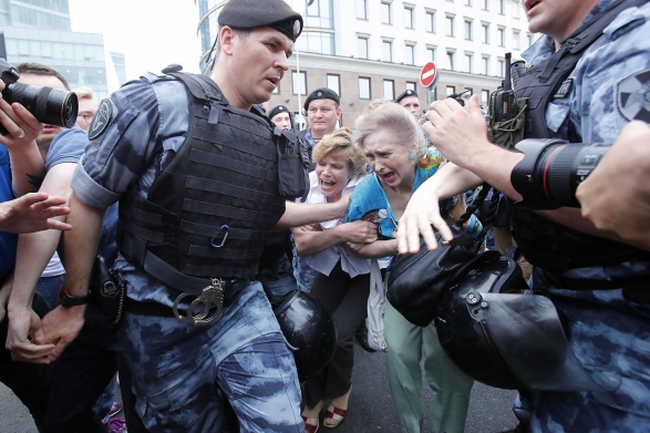 Протесты в Москве: десятки задержанных