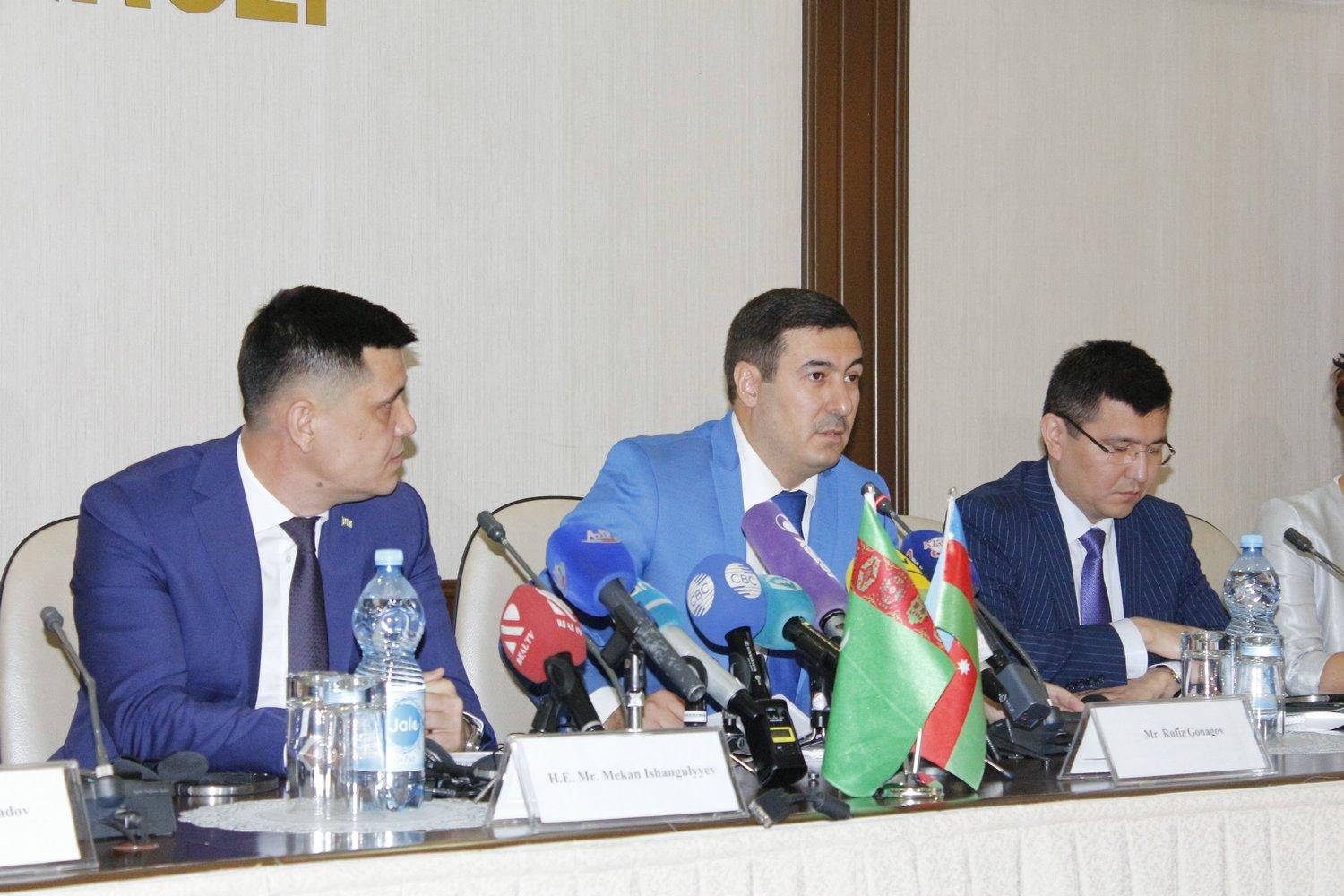 В Баку прошел круглый стол по 1-му Каспийскому экономическому форуму