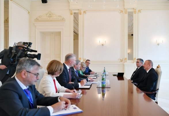 Еврокомиссар Хан на переговорах с Ильхамом Алиевым