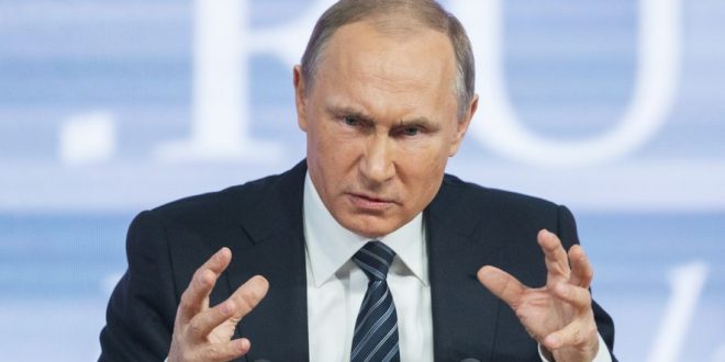 Putin jurnalistin həbsinə görə iki generalı qovdu