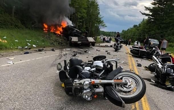 Avtomobil motosikletçiləri vurdu: 7 ölü və... - VİDEO