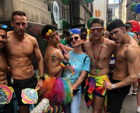 Sabiq aparıcı Nyu Yorkdakı gey paradda - FOTO