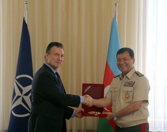Командующий штаба НАТО приехал в Баку