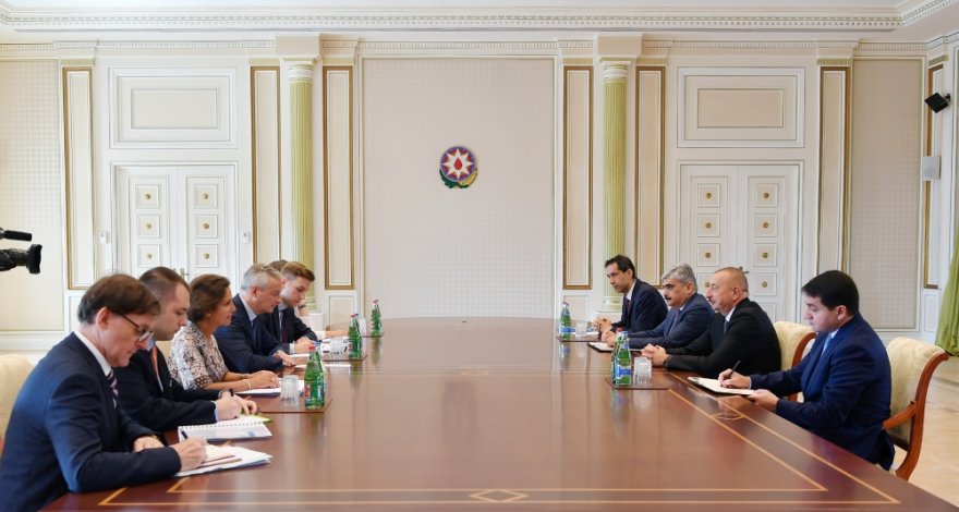 Президент Ильхам Алиев принял делегацию Франции
