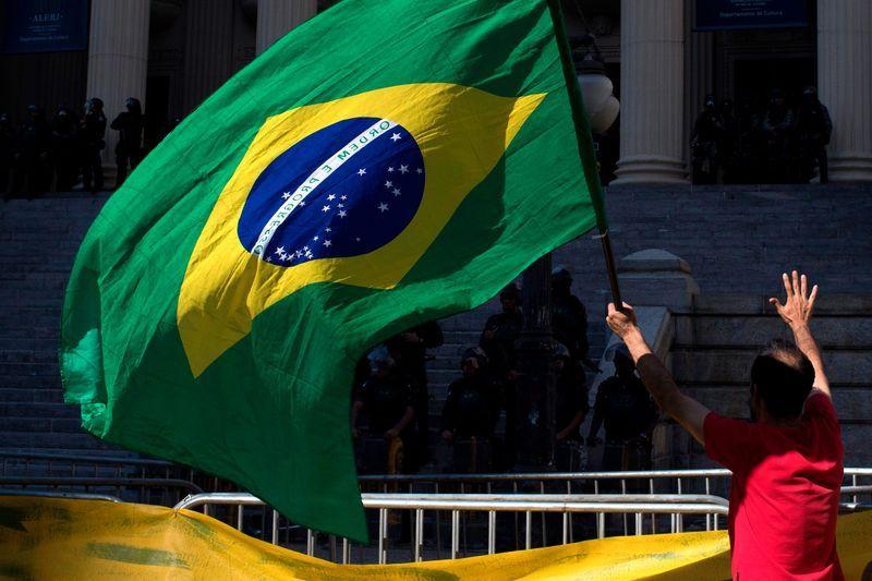 Ex-Brazil boss Menezes sacked by Cruzeiro
