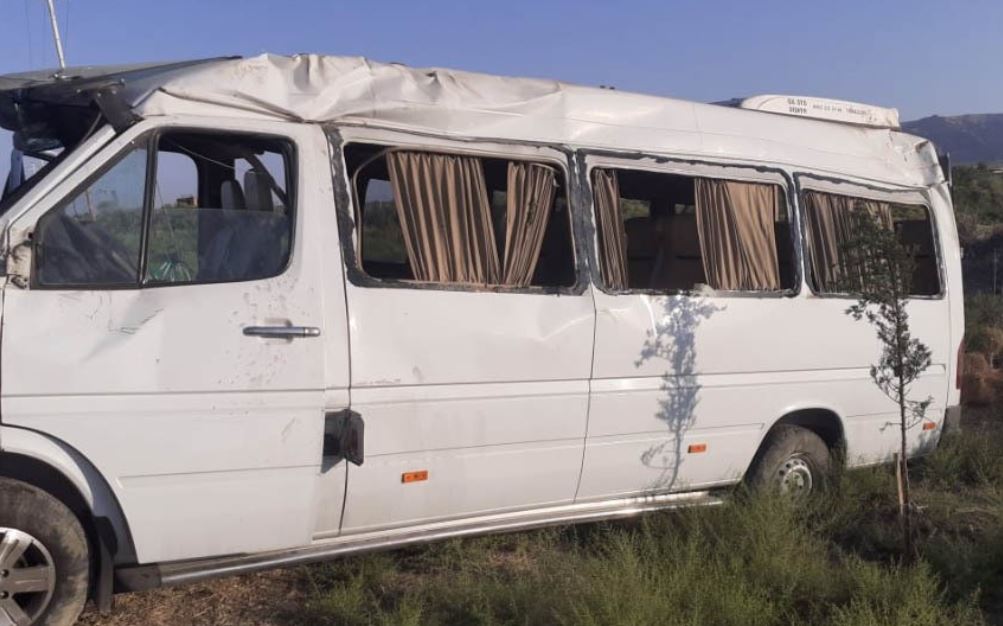 В Гаджигабуле микроавтобус попал в ДТП, 8 раненых