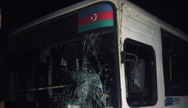 Bakıda avtobus piyadaları vurdu: Ölən var