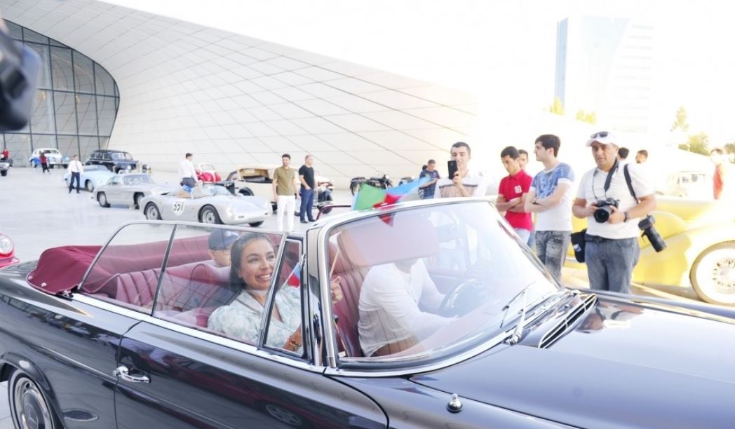 В Азербайджана состоялись выставка и автопробег классических автомобилей