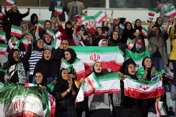 В Иране женщинам разрешили сходить на футбол