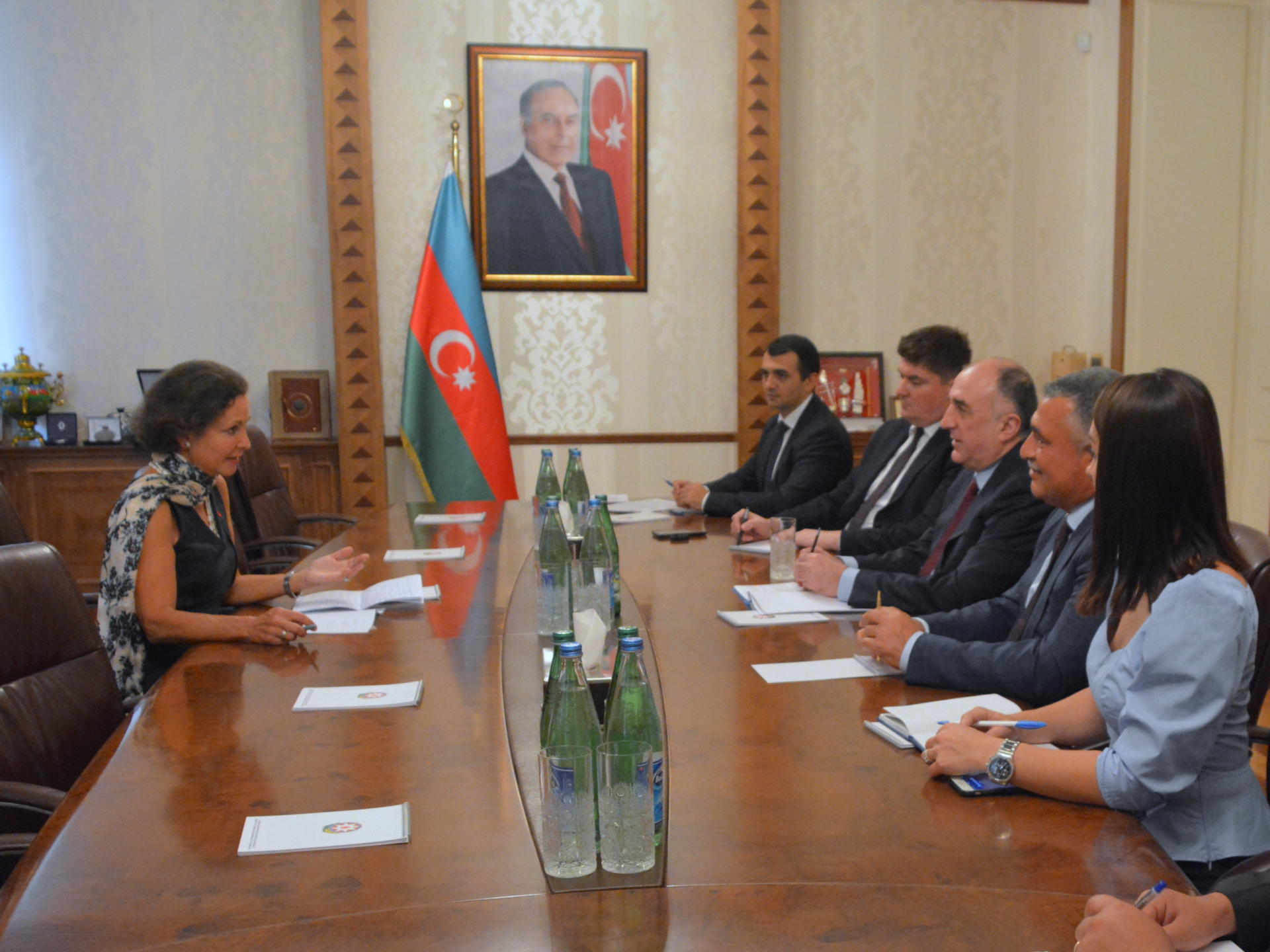 Azerbaijani FM meets French envoy upon completion of her diplomatic term