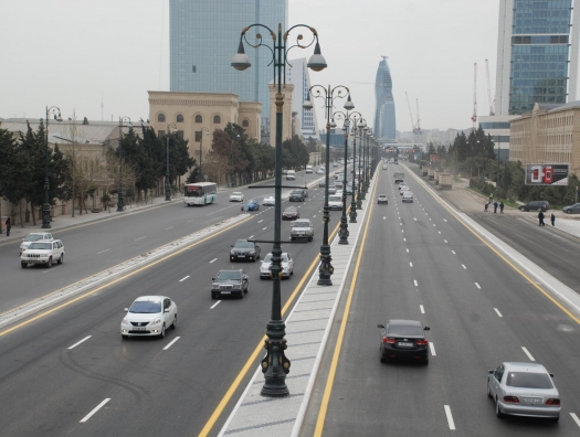 В Баку строится 60-метровый пешеходный переход