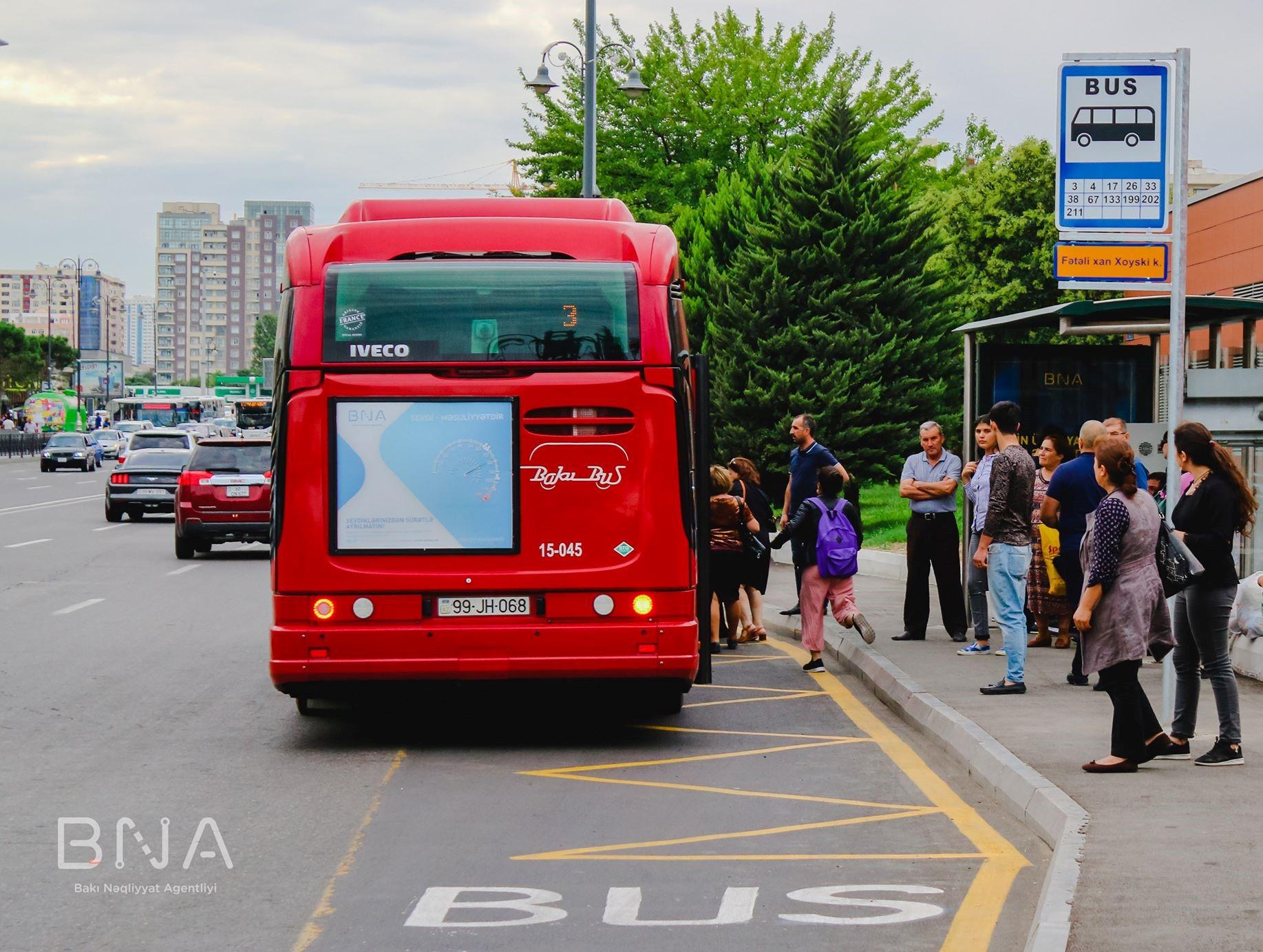 В Баку перенесена автобусная остановка