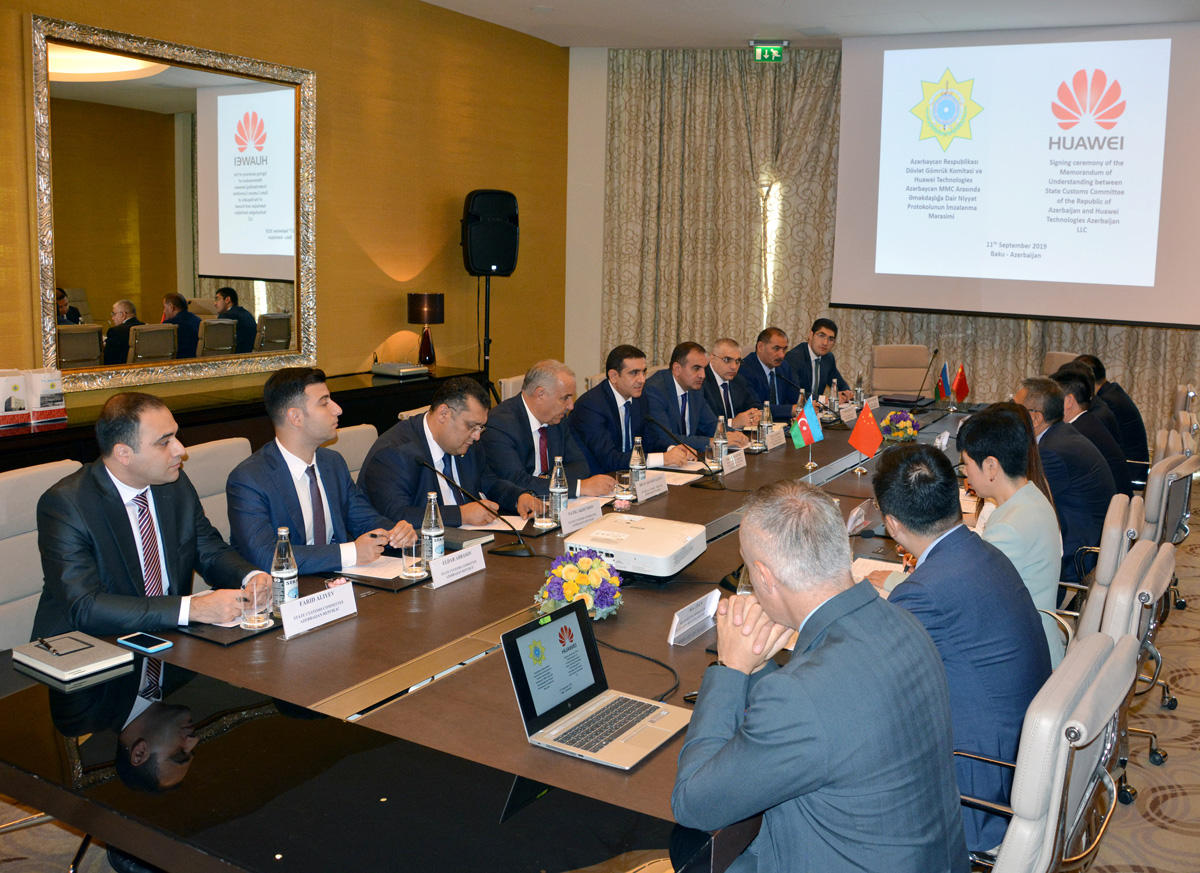 Azerbaijani State Customs Committee introducing innovative technologies (PHOTO)