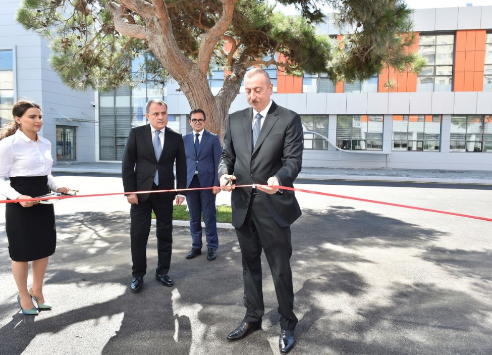 Ильхам Алиев принял участие в открытии Бакинского государственного центра профессионального образования по промышленности и инновациям