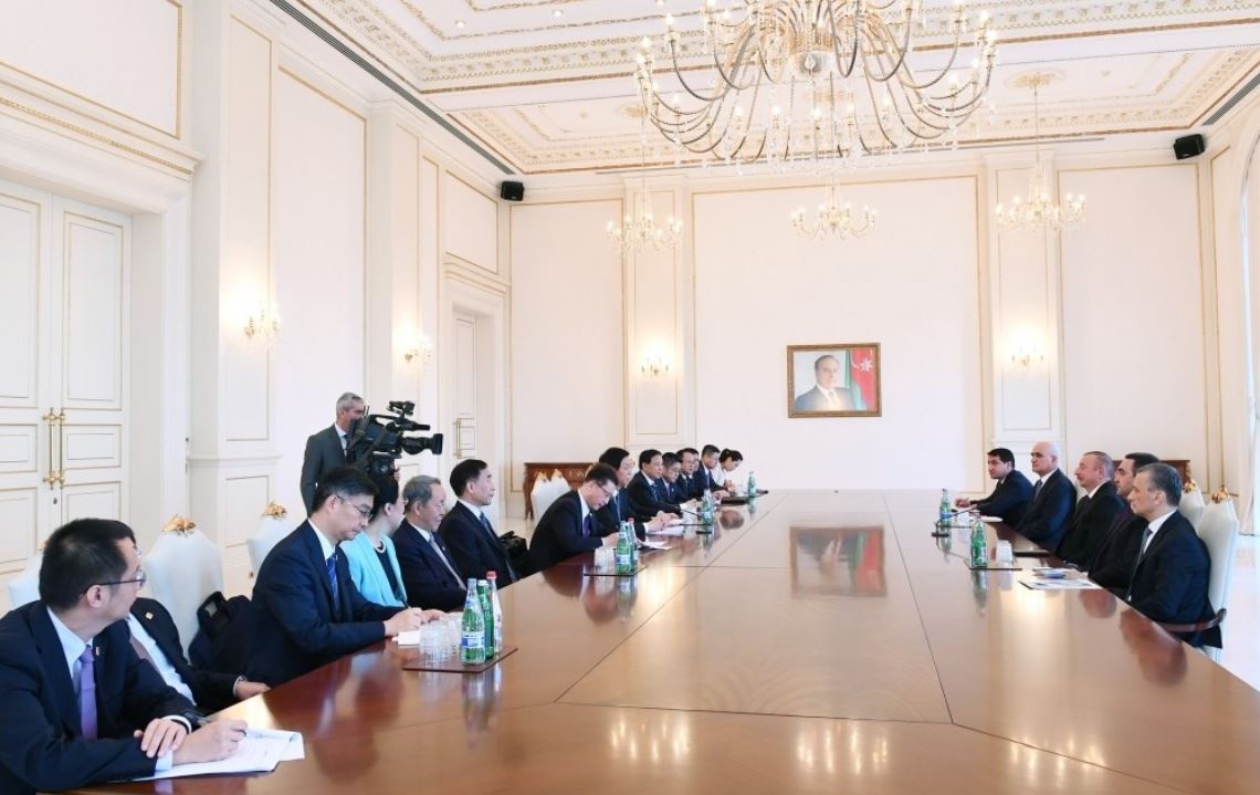 Президент Ильхам Алиев принял председателя Постоянного комитета Всекитайского собрания народных представителей