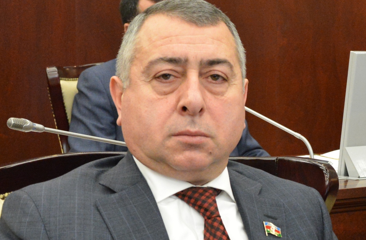 Borca görə deputat vəsiqəsini girov qoyduğu deyilən millət vəkili danışdı: 