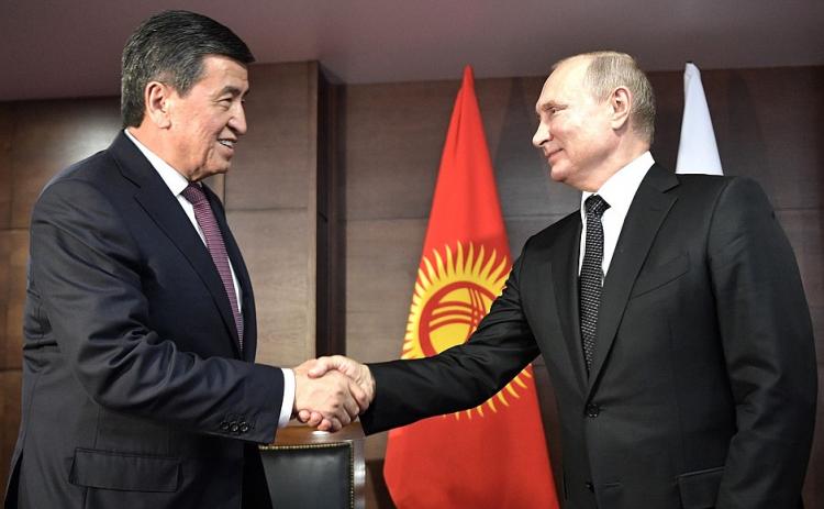 Vladimir Putin Qırğızıstan Prezidenti ilə görüşüb
