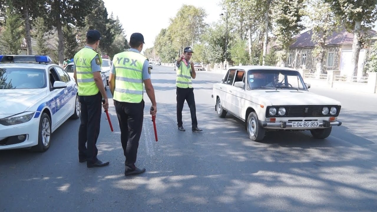 В Баку задержан водитель, сбивший сотрудника полиции