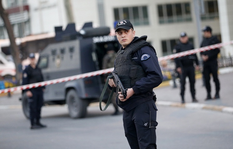 Police convoy blown up in Turkey