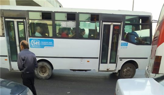 Жильцы Балаханы жалуются на работу маршрутного автобуса