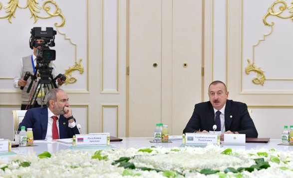Алиев и Пашинян два часа обсуждали Карабах. Детали не раскрываются