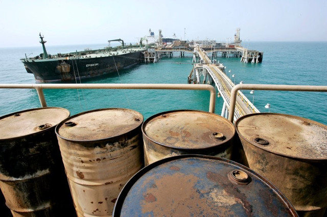 Азербайджан экспортировал нефтепродукты на 346 млн долларов