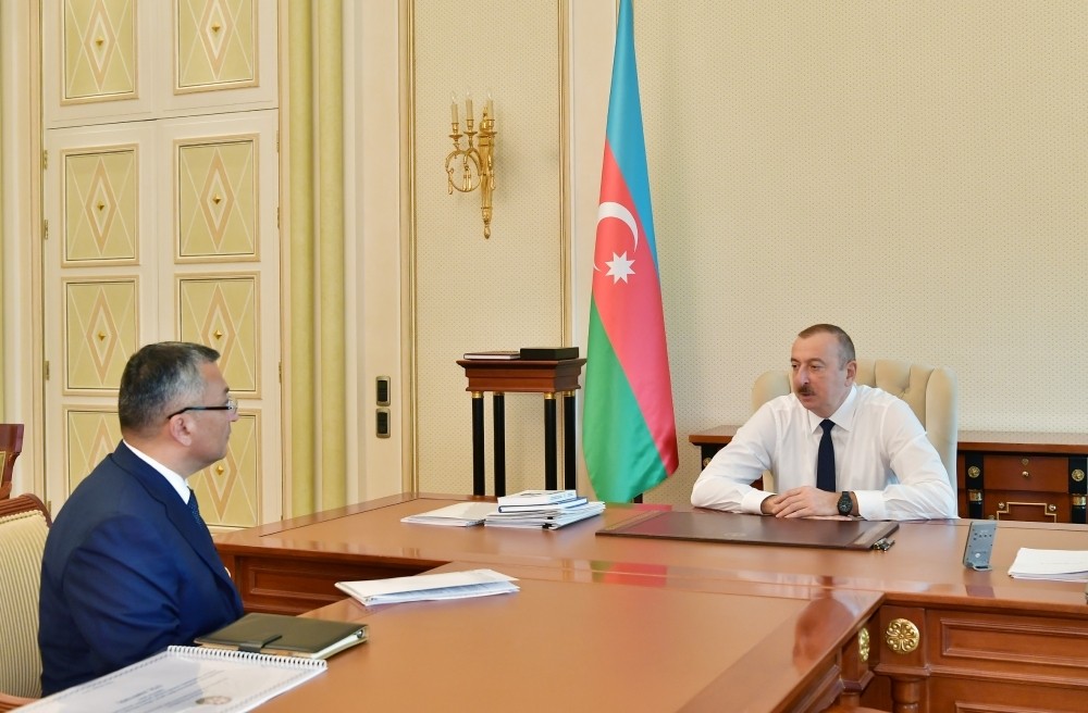 Президент Азербайджана принял председателя Госкомитета по делам беженцев и вынужденных переселенцев